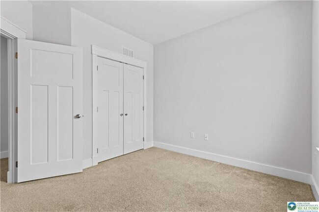 Building Photo - 1674 Best Pl