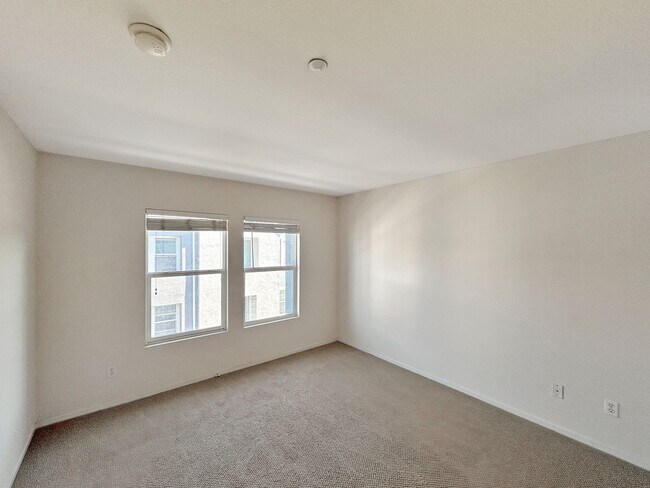 Building Photo - Stunning 2BD/2BA w/ In-Unit Laundry and At...