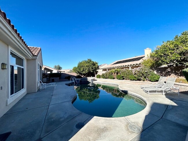 Building Photo - COMING SOON! 2 Bedroom 2 Bathroom + Den Ho...