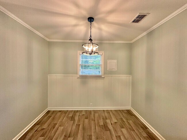 Building Photo - Updated 3-Bedroom Home Near TJC & Medical District!
