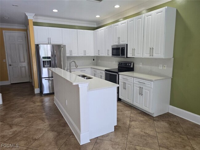 Building Photo - 2540 Sutherland Ct