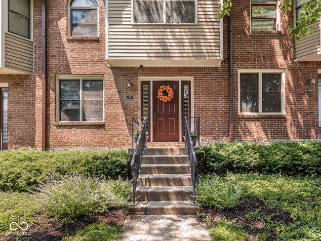 Building Photo - 468 E 10th St