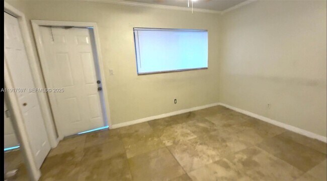 Building Photo - 1856 NE 46th St