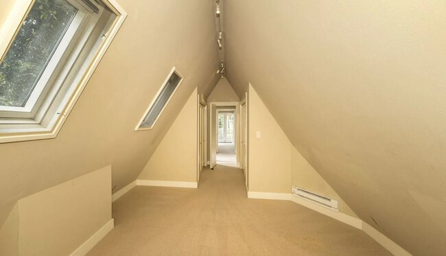 Building Photo - Charming Home w/ Beautifully Landscaped Ya...