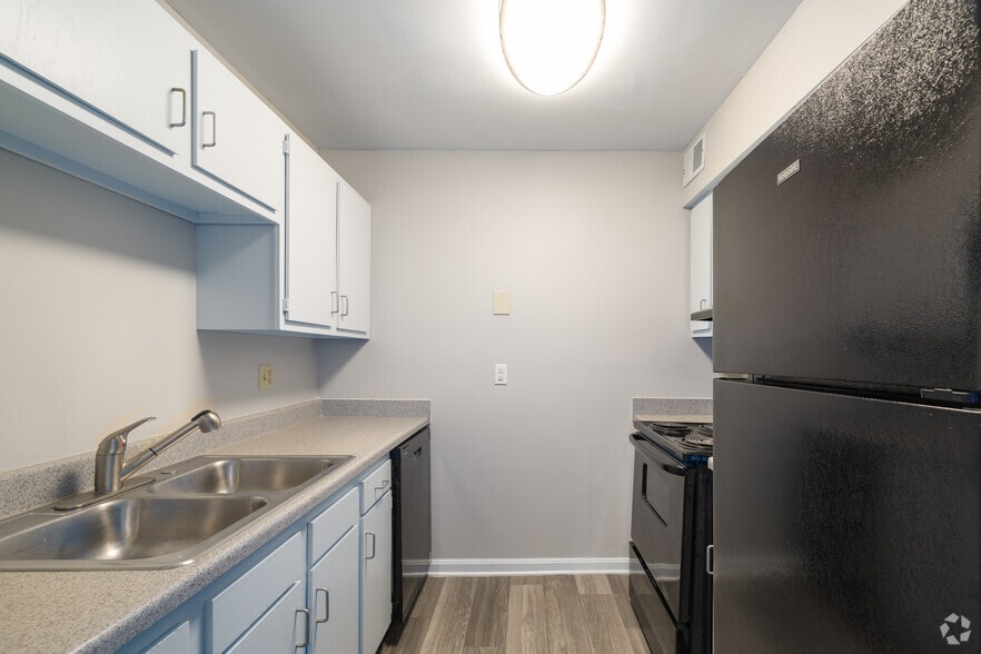 2BR, 2BA - 895SF Kitchen - Deer Park