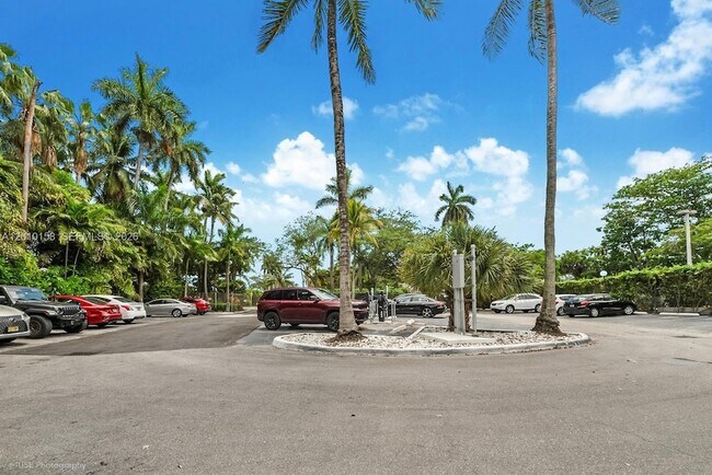 Building Photo - 2539 S Bayshore Dr