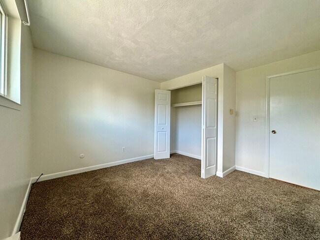 Building Photo - 96 Fountain Ln