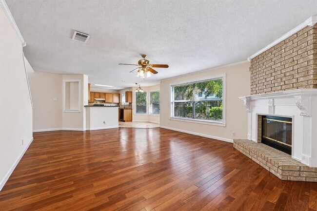 Building Photo - 2616 Oakwood Glen Dr