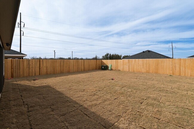Building Photo - Stylish 3/2 Home with Open Concept Living — 15 Min to Stargate