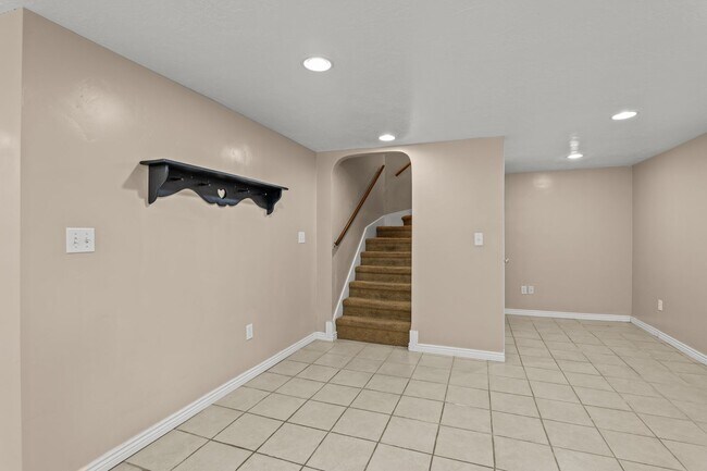 Building Photo - 137 E 600 N