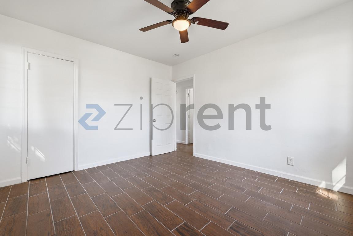 Building Photo - 267 N Macy St