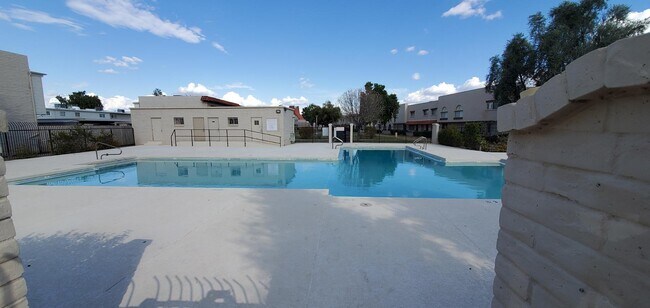 Building Photo - 6825 E Osborn Rd