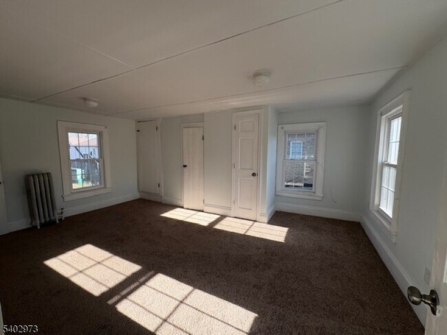 Building Photo - 80 Main St