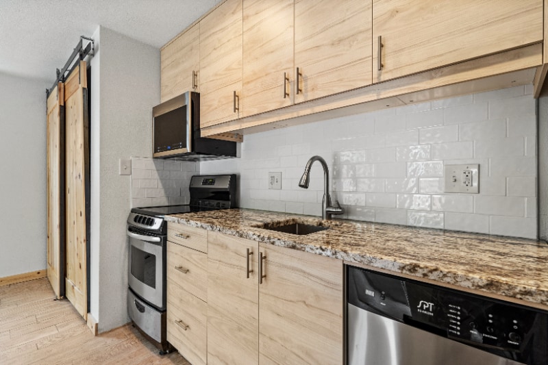 Building Photo - 514 E 1st St