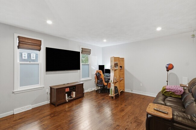 Building Photo - 852 Wellman Ave