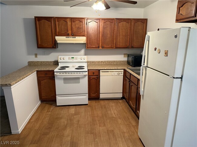 Building Photo - 5246 Golden Ln