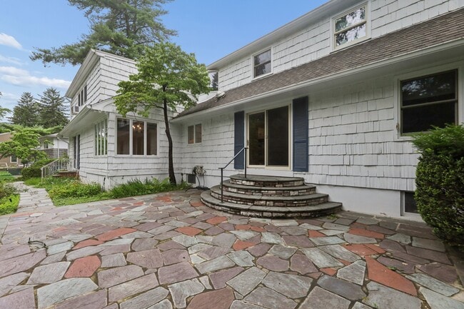 Building Photo - 26 Glenwood Rd