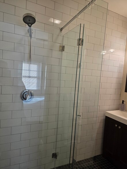 Walk-In Shower – Alternate View - 1049 N Jacobus Ave