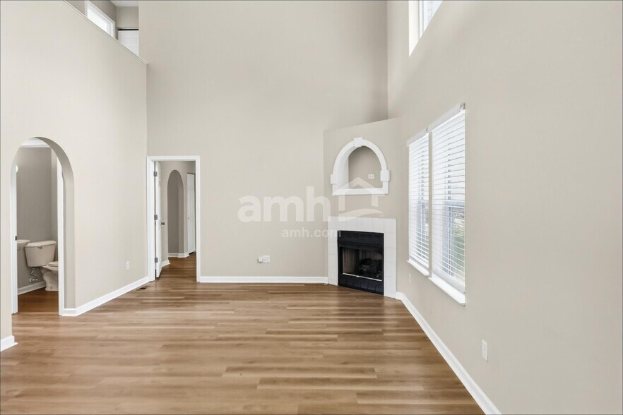 Building Photo - 368 Evergreen Cir