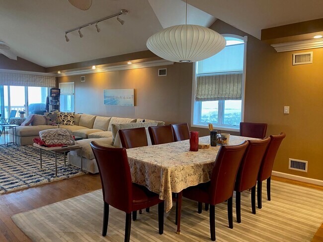 Building Photo - 1051 Oceanfront