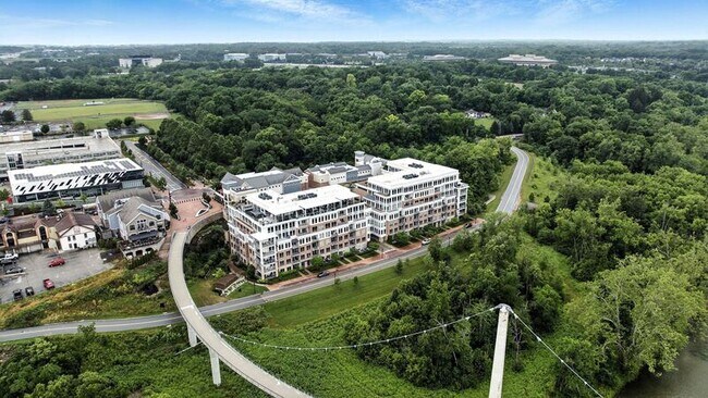 Building Photo - 105 N Riverview St