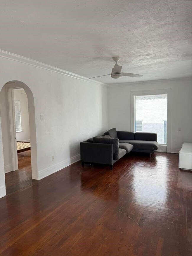 Building Photo - 817 Tyler St