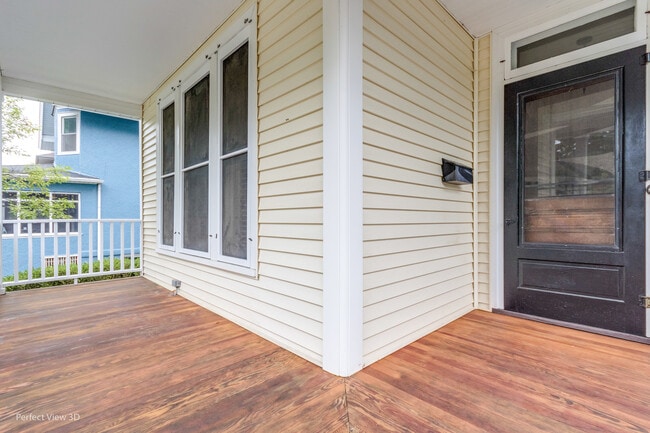Building Photo - 420 7th Ave