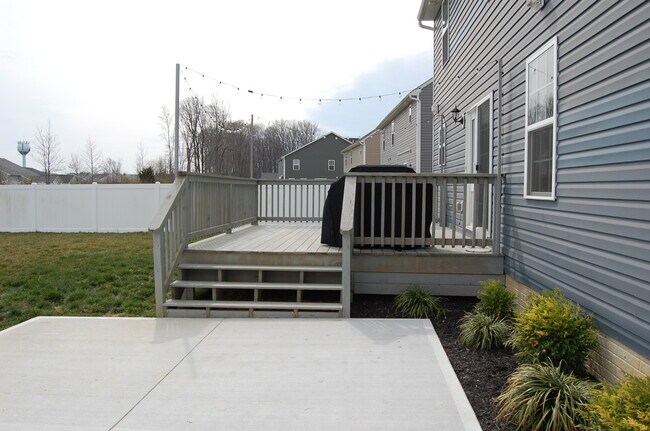 Building Photo - 388 W Birdie Ln