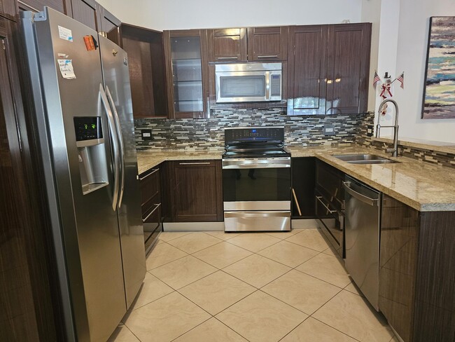 Building Photo - 13851 Oneida Dr
