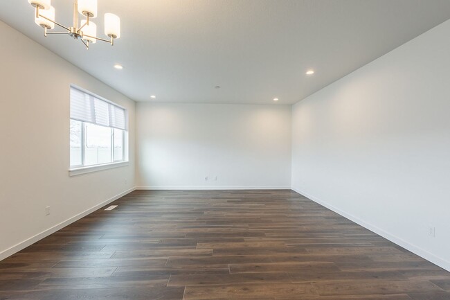 Building Photo - Brand New 3 bed 2.5 bath with flex room No...