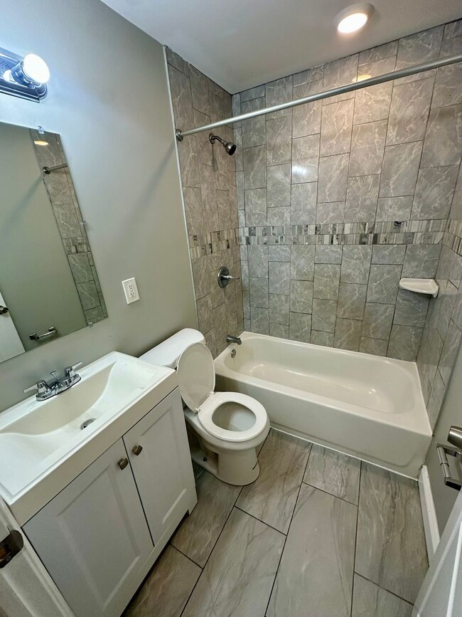 Building Photo - Fully renovated 3 bedroom, one and a half ...