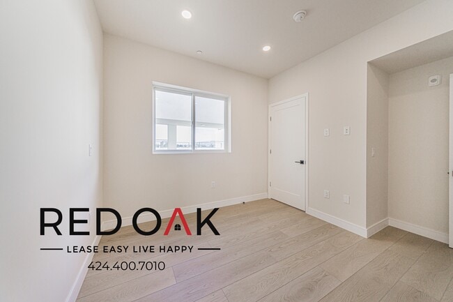 Building Photo - 5320 Cartwright Ave