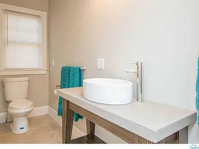 Building Photo - Large home in a convenient location