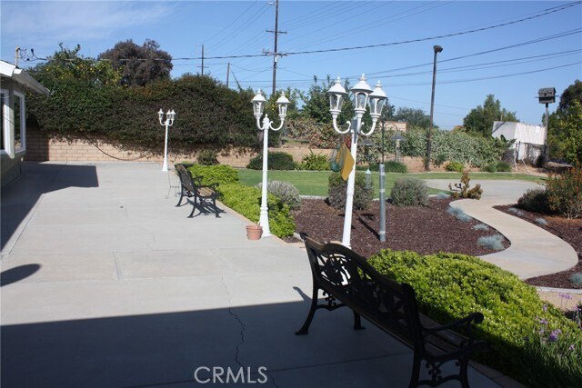 Building Photo - 16540 Wagon Wheel Dr