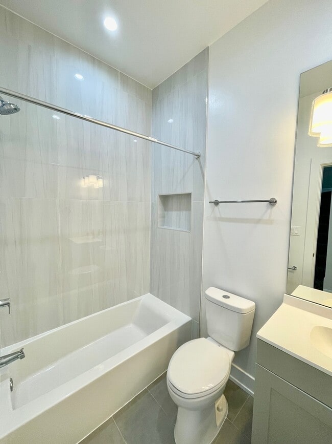 Building Photo - 2238 W 24th St