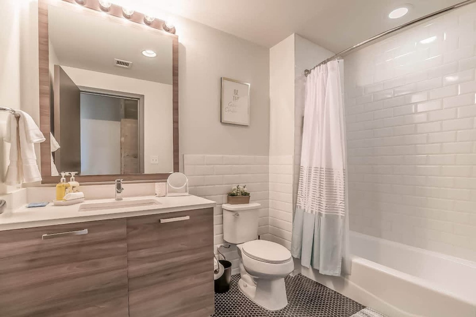 Building Photo - 500 S Ervay St