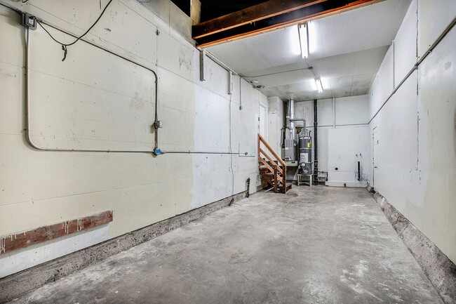 Building Photo - 3/1 Available Now Daly City