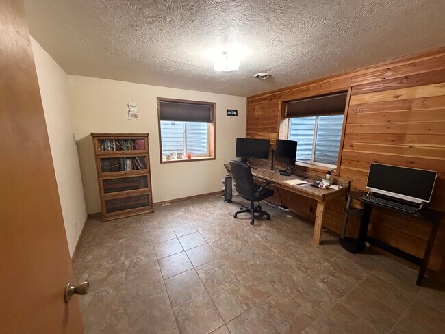 Building Photo - 9559 W Prairie Ave