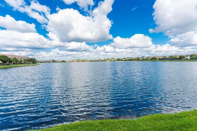 Building Photo - 9583 Town Parc Cir N