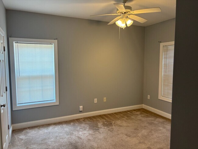 Building Photo - 2073 Silvercrest Dr