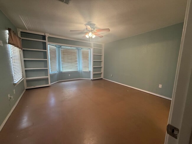 Building Photo - 609 Montwood Ct