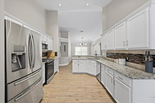 Building Photo - 6620 Colonial Lake Dr