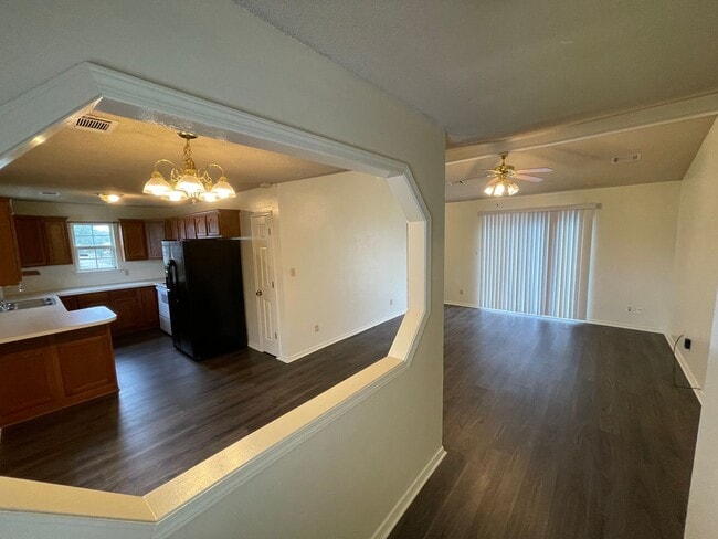 Building Photo - Gorgeous 3 Bed / 2 Bath Home in Van Buren