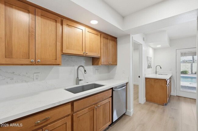 Building Photo - 6615 E Phelps Rd