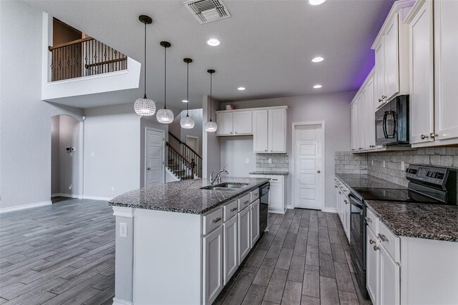 Building Photo - 617 Saddle Forest