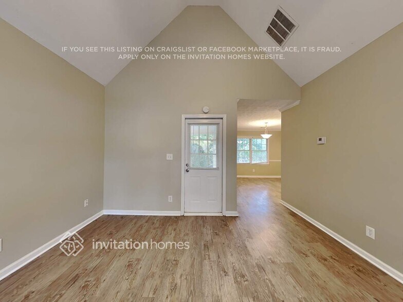 Building Photo - 1055 Burning Bush Dr