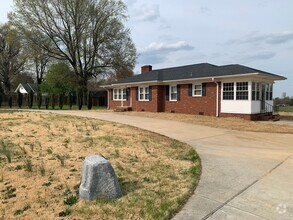 Building Photo - Country Living with City Convenience!