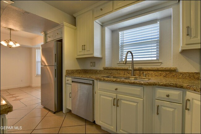 Building Photo - 1744 Gambel Quail Dr