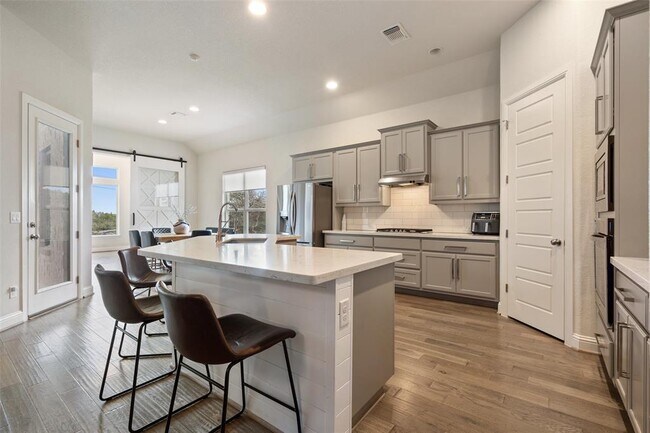 Building Photo - 216 Vista Village Cove