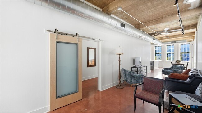 Building Photo - 222 Losoya St